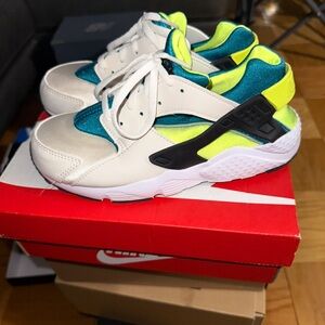 Nike Huarache  Kids Sz 3